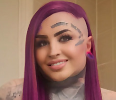 Tatttoed Lesbian