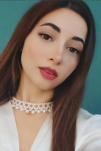 Elle Mira