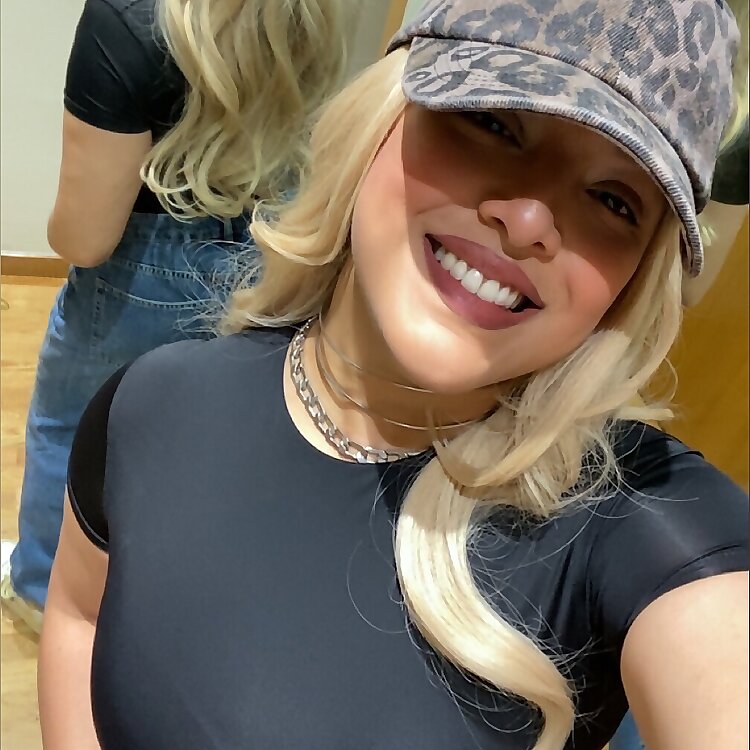 Social Media Influencer ✨EMMA 💖 Dentist