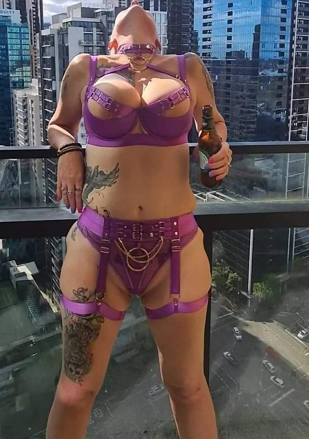  Qoshotwife76